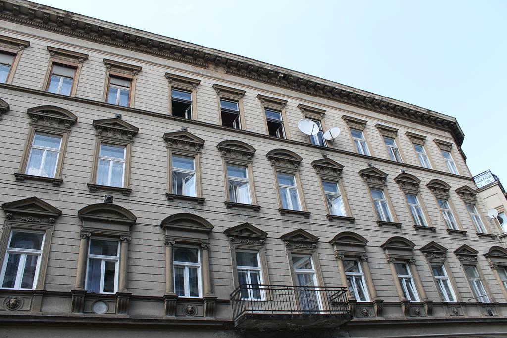 Capital Guesthouse Budapeste Exterior foto
